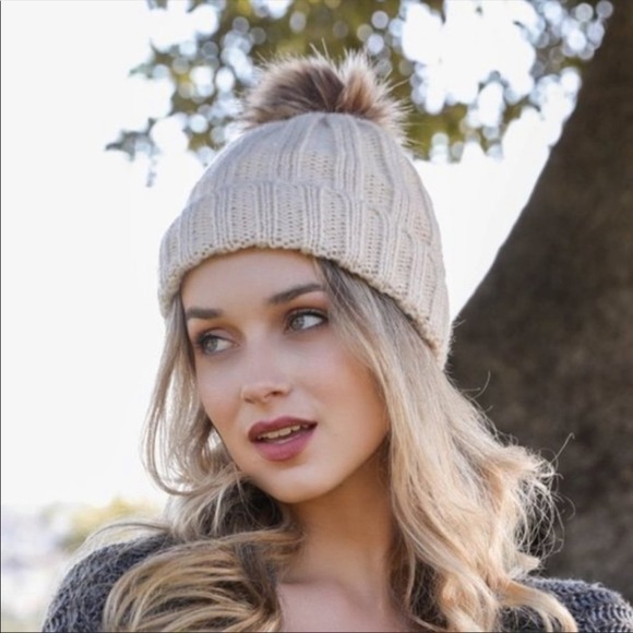 NEW Boutique Cable Knit Faux Fur Pompom Winter Beanie Ivory - Picture 1 of 7